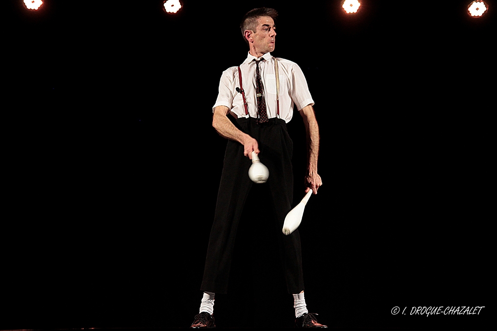 soirée Mimages fait son cirque à Saint-Sylvestre en Ardèche, festival du geste et du Mime, 2018, Mr Fly par Cédric Flahault
