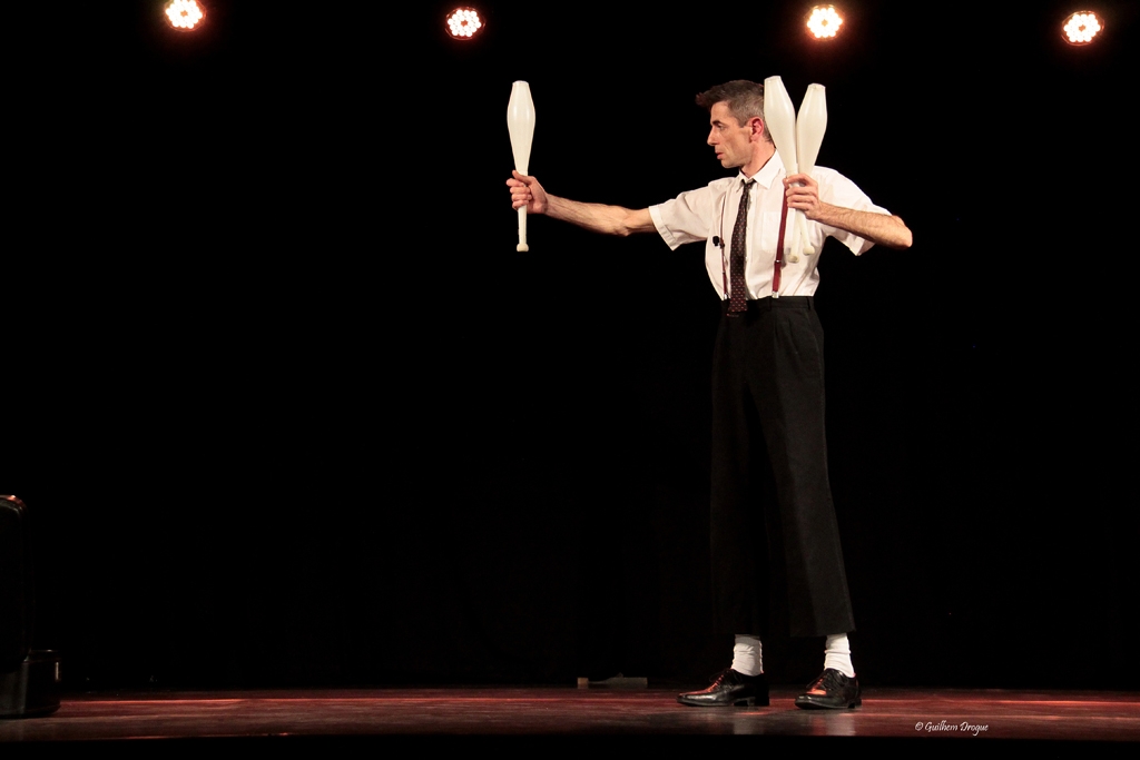 soirée Mimages fait son cirque à Saint-Sylvestre en Ardèche, festival du geste et du Mime, 2018, Mr Fly par Cédric Flahault