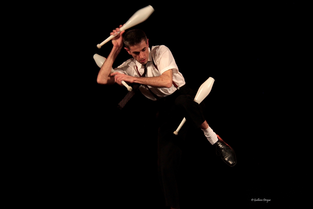 soirée Mimages fait son cirque à Saint-Sylvestre en Ardèche, festival du geste et du Mime, 2018, Mr Fly par Cédric Flahault