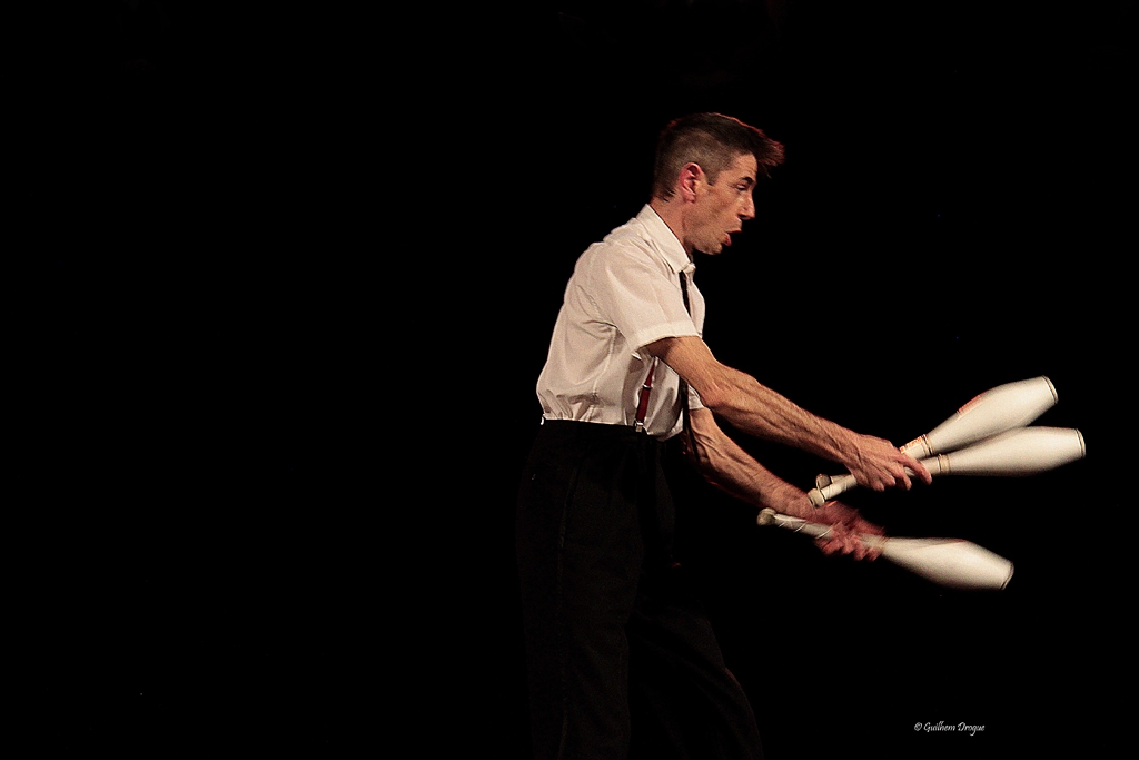 soirée Mimages fait son cirque à Saint-Sylvestre en Ardèche, festival du geste et du Mime, 2018, Mr Fly par Cédric Flahault