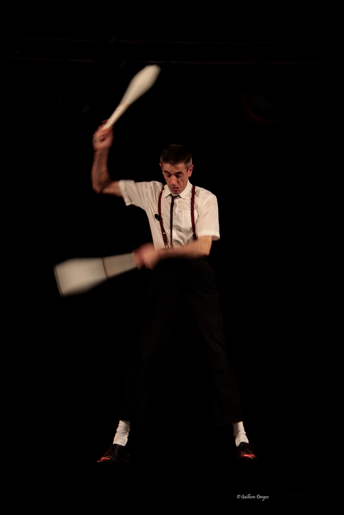 soirée Mimages fait son cirque à Saint-Sylvestre en Ardèche, festival du geste et du Mime, 2018, Mr Fly par Cédric Flahault