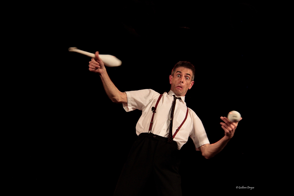 soirée Mimages fait son cirque à Saint-Sylvestre en Ardèche, festival du geste et du Mime, 2018, Mr Fly par Cédric Flahault