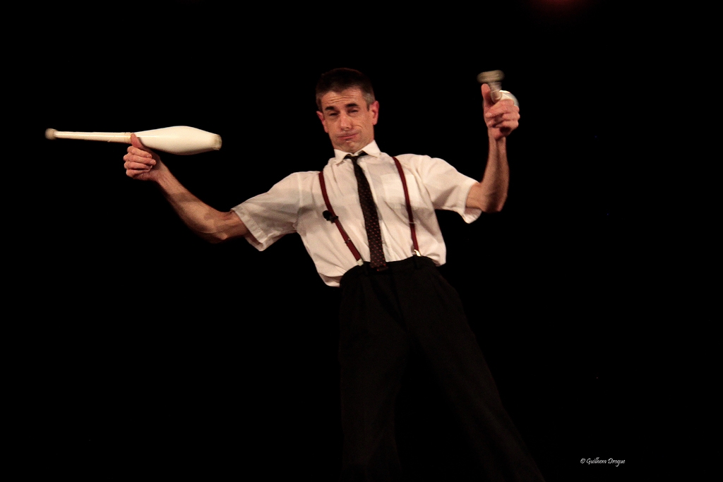 soirée Mimages fait son cirque à Saint-Sylvestre en Ardèche, festival du geste et du Mime, 2018, Mr Fly par Cédric Flahault