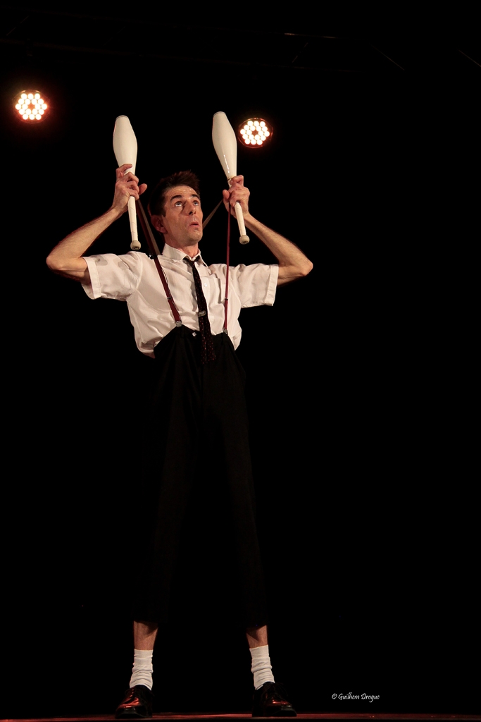 soirée Mimages fait son cirque à Saint-Sylvestre en Ardèche, festival du geste et du Mime, 2018, Mr Fly par Cédric Flahault