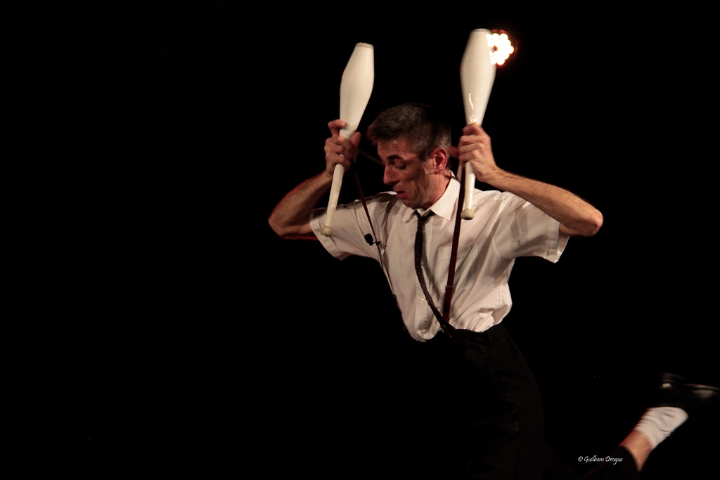 soirée Mimages fait son cirque à Saint-Sylvestre en Ardèche, festival du geste et du Mime, 2018, Mr Fly par Cédric Flahault