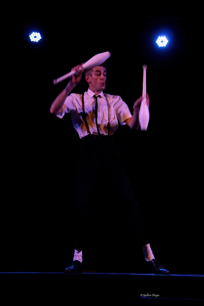 soirée Mimages fait son cirque à Saint-Sylvestre en Ardèche, festival du geste et du Mime, 2018, Mr Fly par Cédric Flahault