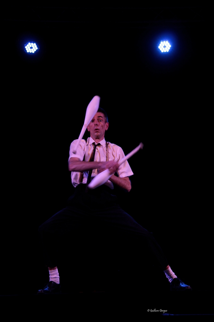 soirée Mimages fait son cirque à Saint-Sylvestre en Ardèche, festival du geste et du Mime, 2018, Mr Fly par Cédric Flahault