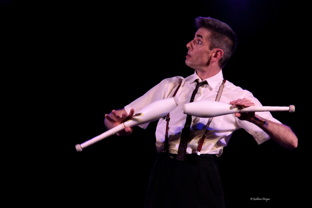 soirée Mimages fait son cirque à Saint-Sylvestre en Ardèche, festival du geste et du Mime, 2018, Mr Fly par Cédric Flahault