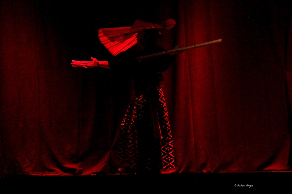 soirée Mimages fait son cirque à Saint-Sylvestre en Ardèche, festival du geste et du Mime, 2018, compagnie Shintai Jonglo