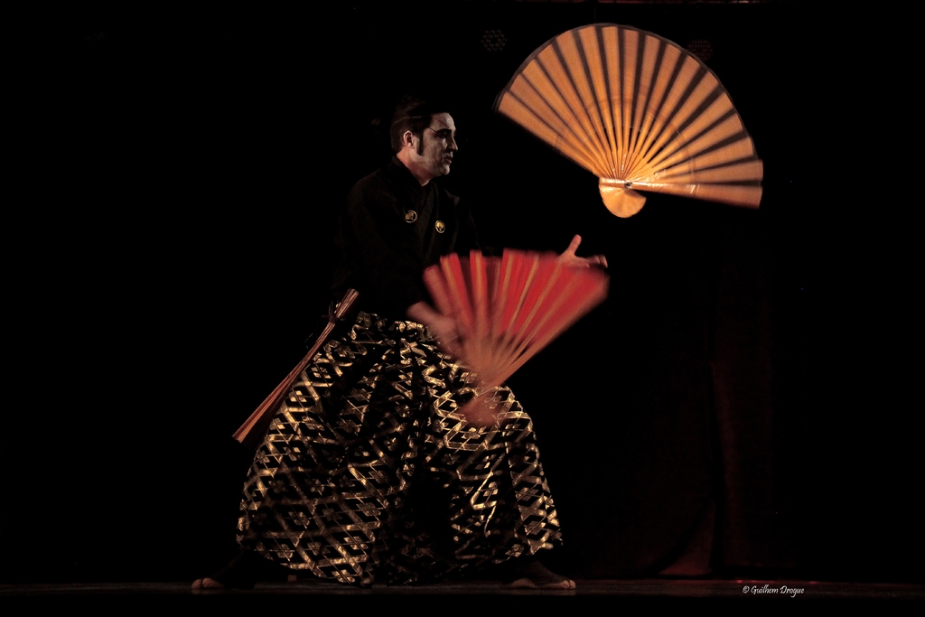 soirée Mimages fait son cirque à Saint-Sylvestre en Ardèche, festival du geste et du Mime, 2018, compagnie Shintai Jonglo