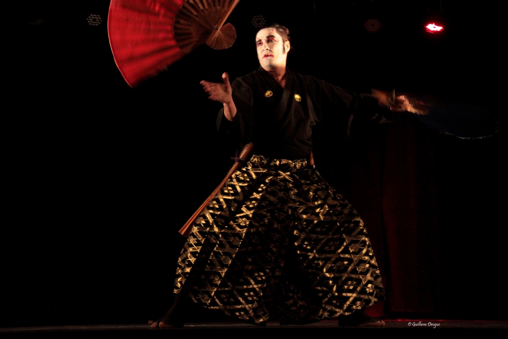 soirée Mimages fait son cirque à Saint-Sylvestre en Ardèche, festival du geste et du Mime, 2018, compagnie Shintai Jonglo