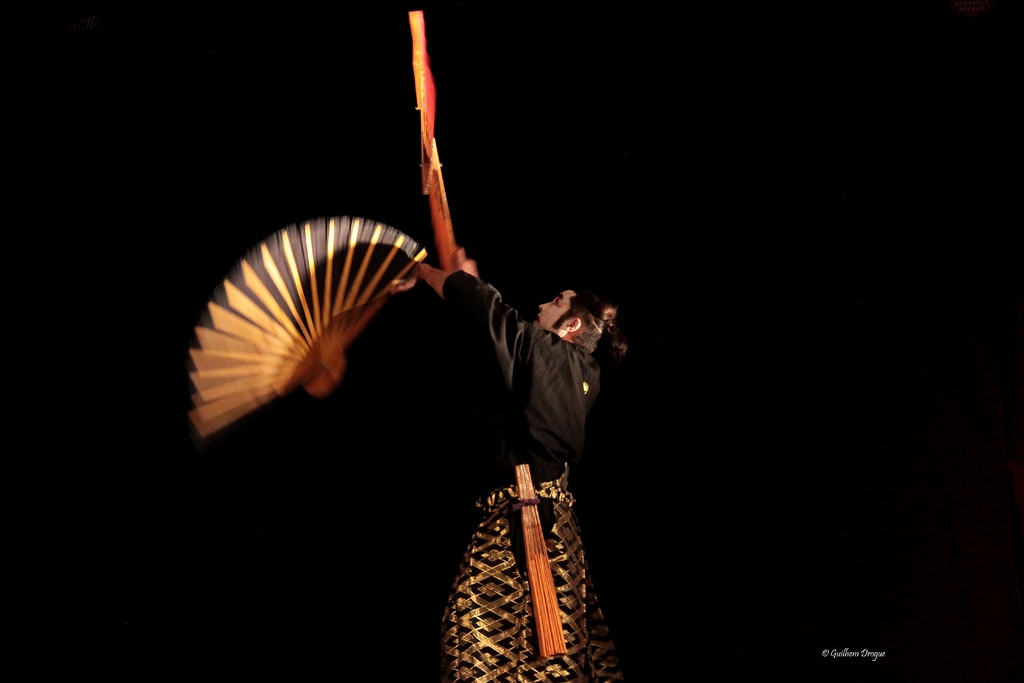 soirée Mimages fait son cirque à Saint-Sylvestre en Ardèche, festival du geste et du Mime, 2018, compagnie Shintai Jonglo