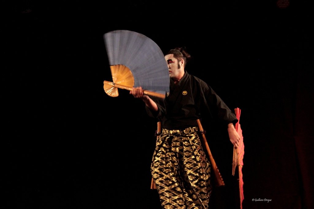 soirée Mimages fait son cirque à Saint-Sylvestre en Ardèche, festival du geste et du Mime, 2018, compagnie Shintai Jonglo