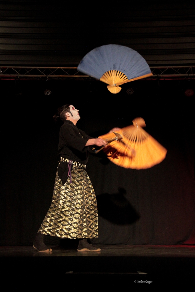 soirée Mimages fait son cirque à Saint-Sylvestre en Ardèche, festival du geste et du Mime, 2018, compagnie Shintai Jonglo