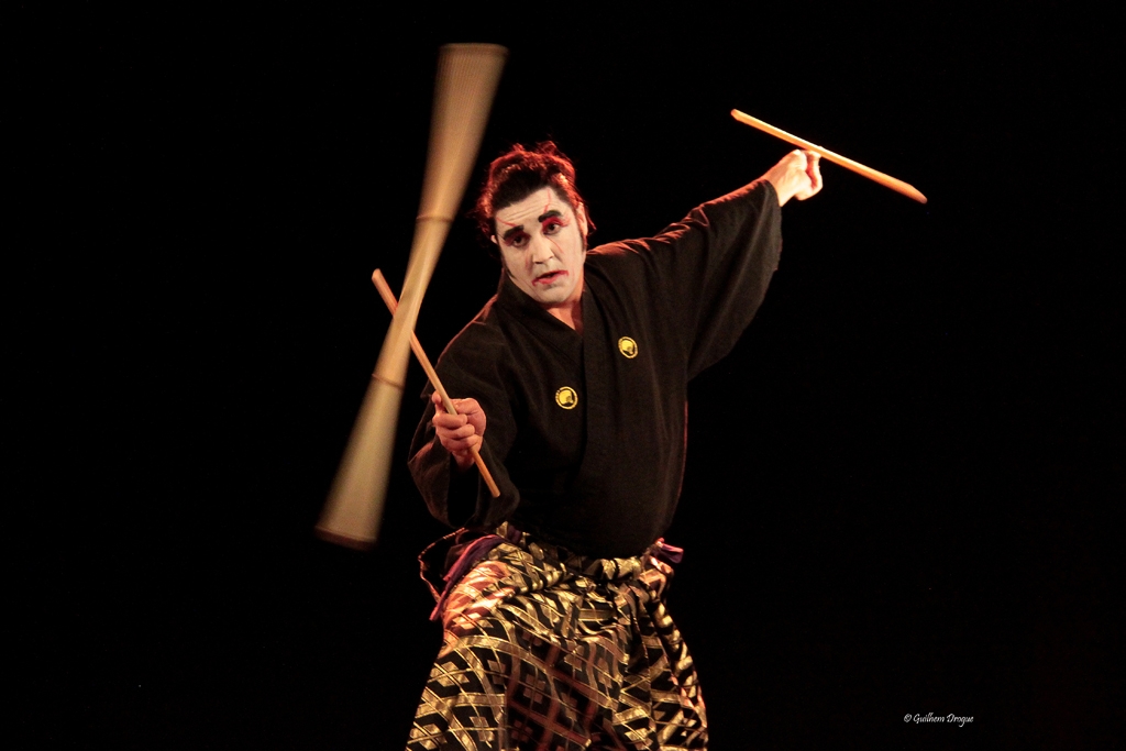 soirée Mimages fait son cirque à Saint-Sylvestre en Ardèche, festival du geste et du Mime, 2018, compagnie Shintai Jonglo