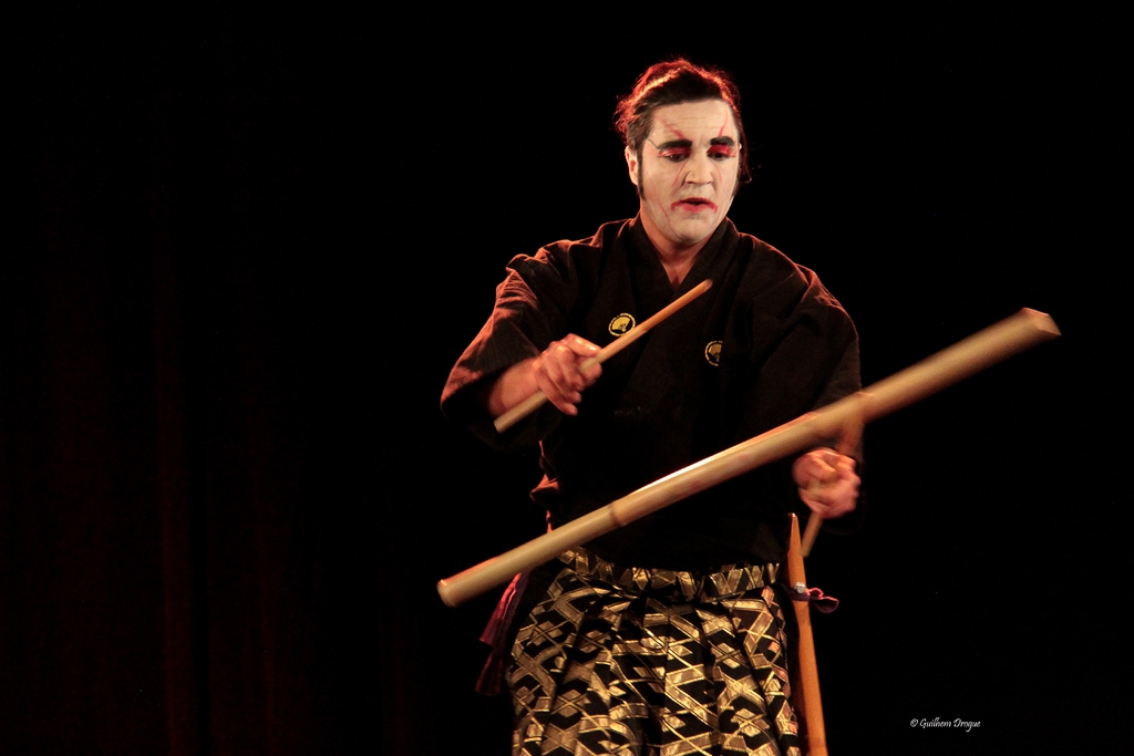 soirée Mimages fait son cirque à Saint-Sylvestre en Ardèche, festival du geste et du Mime, 2018, compagnie Shintai Jonglo