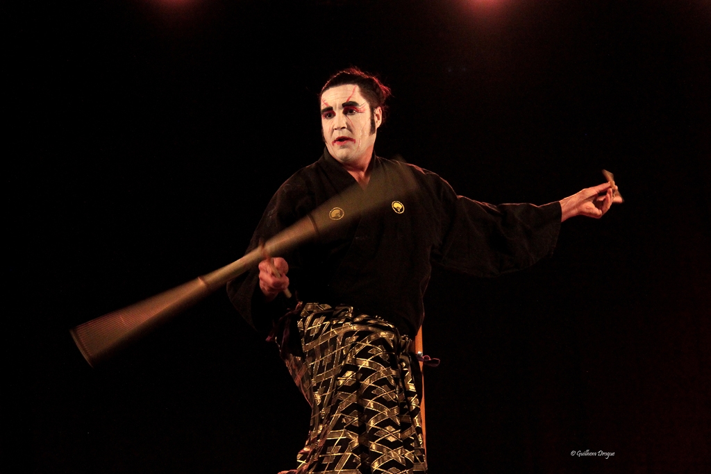 soirée Mimages fait son cirque à Saint-Sylvestre en Ardèche, festival du geste et du Mime, 2018, compagnie Shintai Jonglo