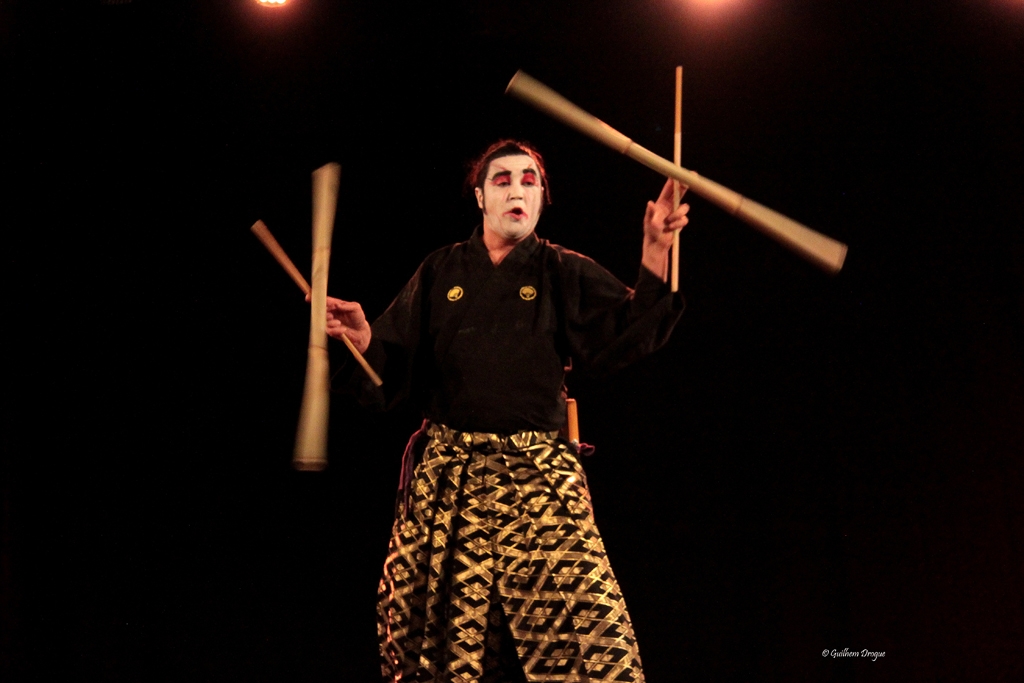 soirée Mimages fait son cirque à Saint-Sylvestre en Ardèche, festival du geste et du Mime, 2018, compagnie Shintai Jonglo