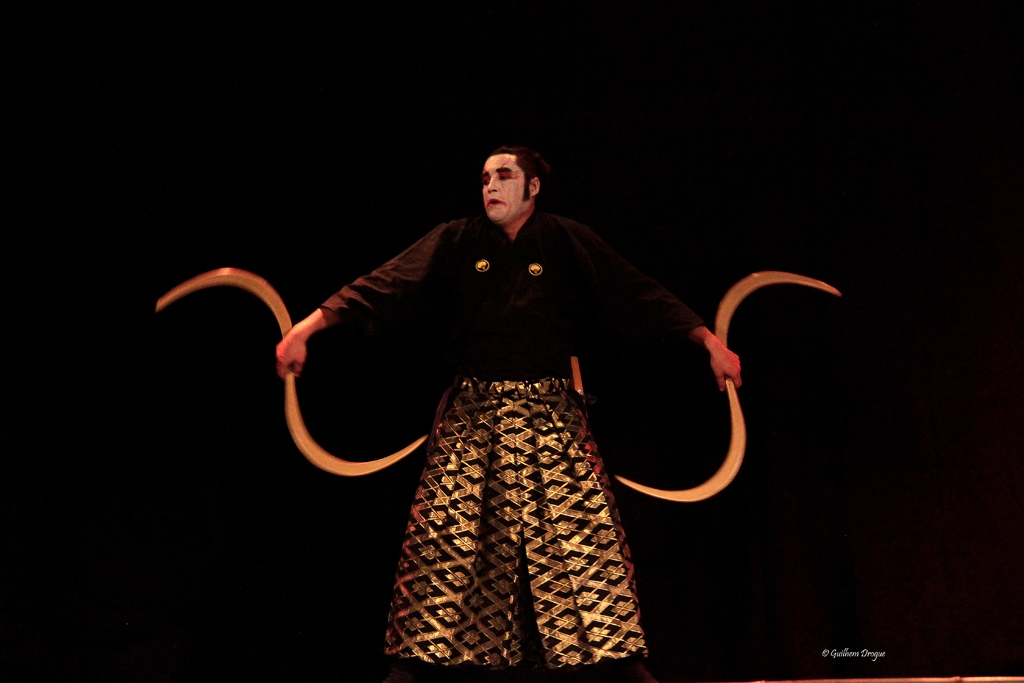 soirée Mimages fait son cirque à Saint-Sylvestre en Ardèche, festival du geste et du Mime, 2018, compagnie Shintai Jonglo