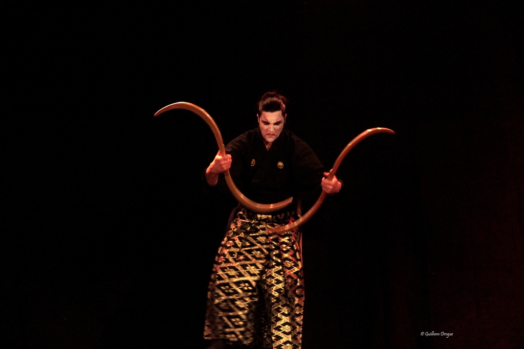 soirée Mimages fait son cirque à Saint-Sylvestre en Ardèche, festival du geste et du Mime, 2018, compagnie Shintai Jonglo