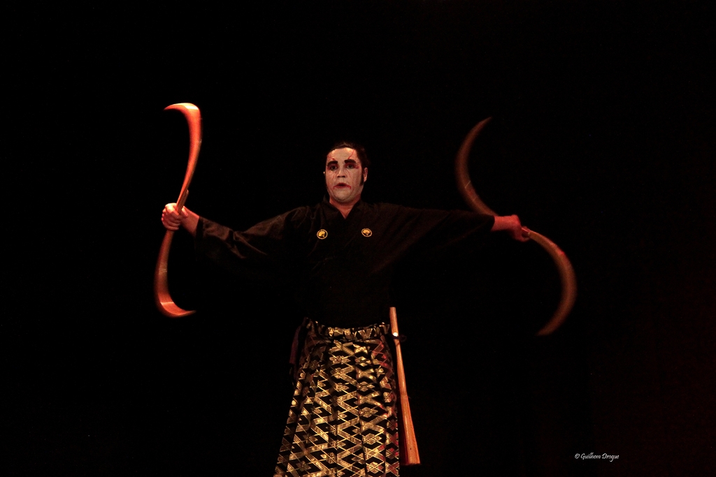 soirée Mimages fait son cirque à Saint-Sylvestre en Ardèche, festival du geste et du Mime, 2018, compagnie Shintai Jonglo