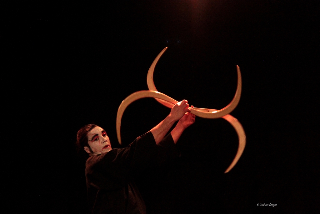 soirée Mimages fait son cirque à Saint-Sylvestre en Ardèche, festival du geste et du Mime, 2018, compagnie Shintai Jonglo