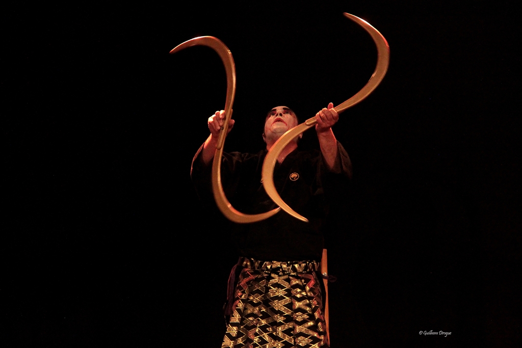 soirée Mimages fait son cirque à Saint-Sylvestre en Ardèche, festival du geste et du Mime, 2018, compagnie Shintai Jonglo