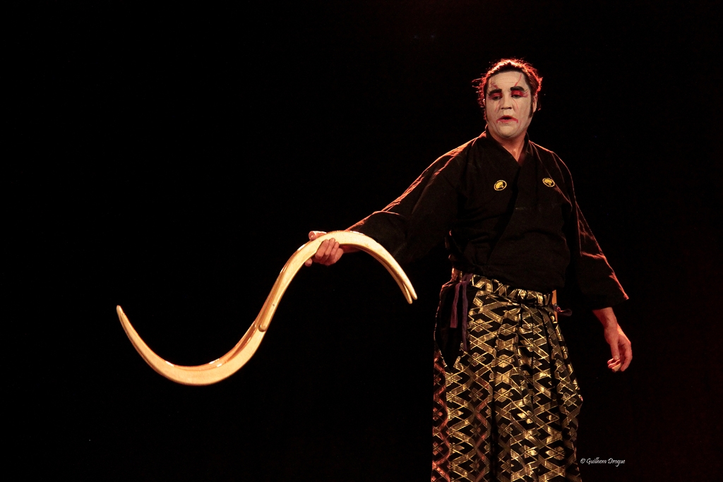 soirée Mimages fait son cirque à Saint-Sylvestre en Ardèche, festival du geste et du Mime, 2018, compagnie Shintai Jonglo