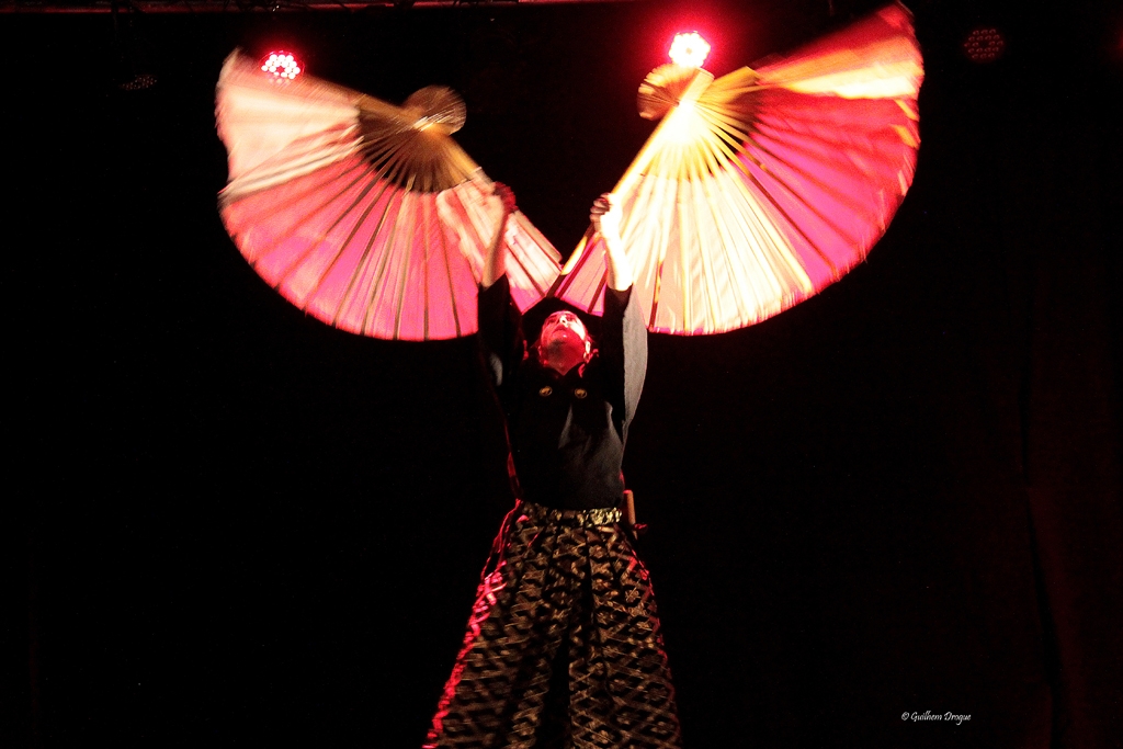 soirée Mimages fait son cirque à Saint-Sylvestre en Ardèche, festival du geste et du Mime, 2018, compagnie Shintai Jonglo