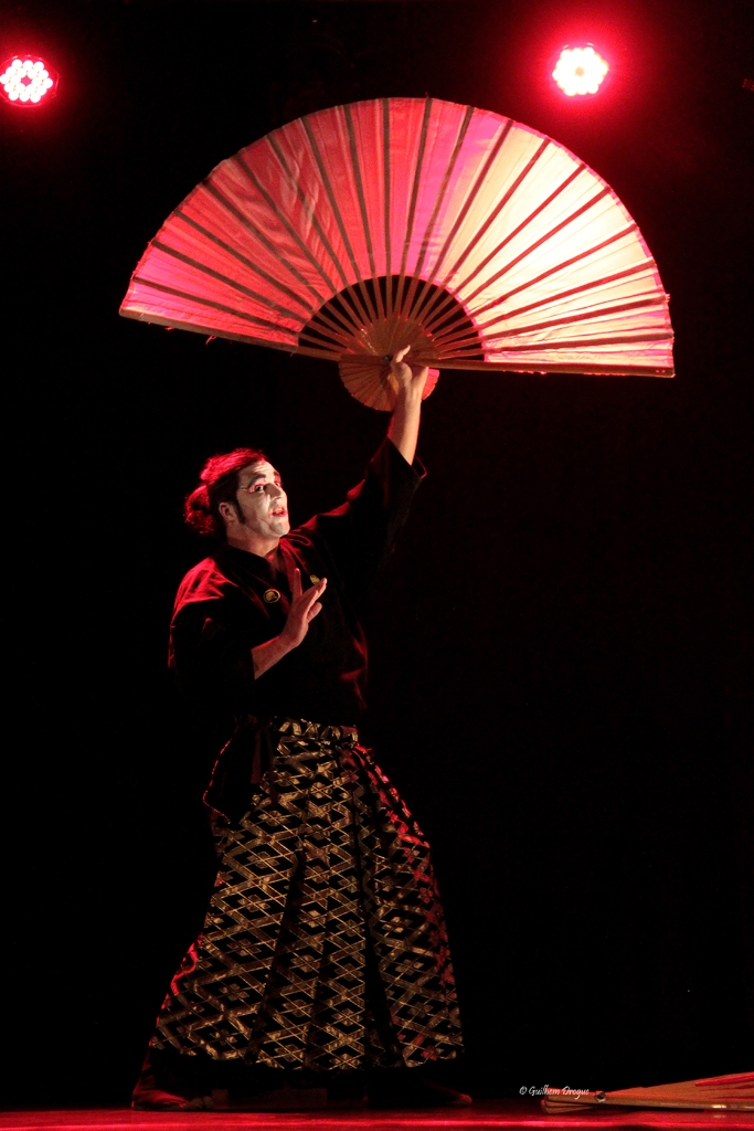 soirée Mimages fait son cirque à Saint-Sylvestre en Ardèche, festival du geste et du Mime, 2018, compagnie Shintai Jonglo