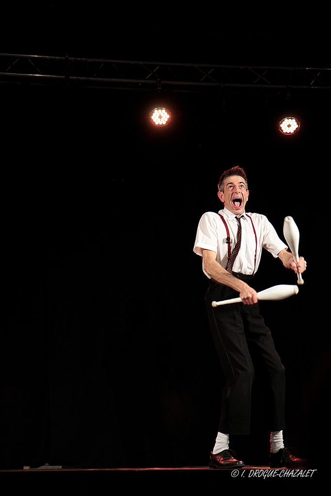 soirée Mimages fait son cirque à Saint-Sylvestre en Ardèche, festival du geste et du Mime, 2018, Mr Fly par Cédric Flahault