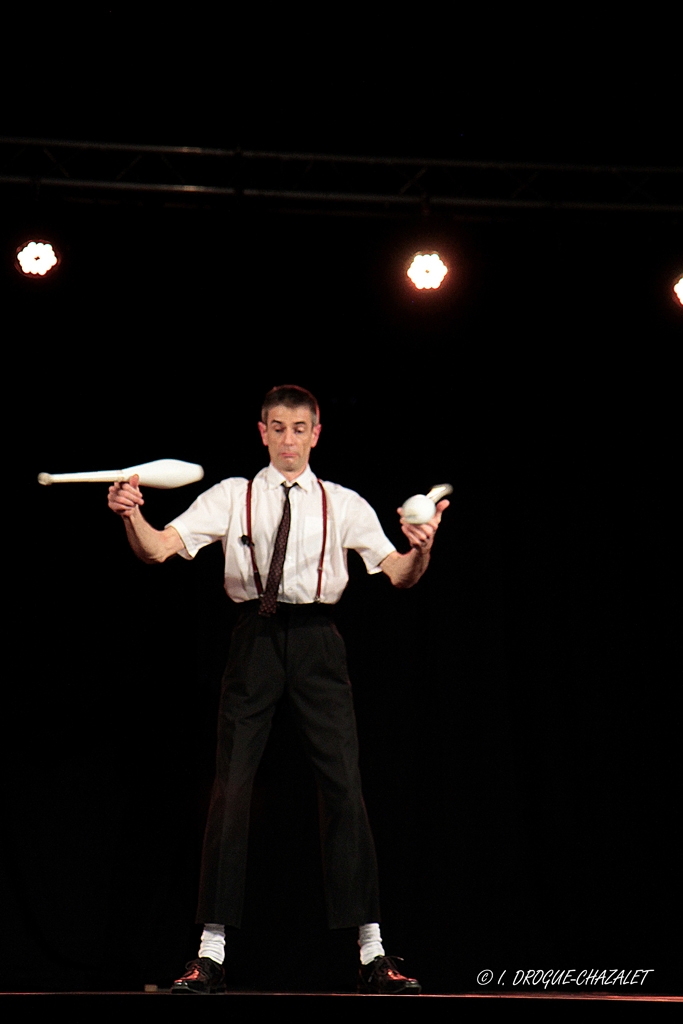 soirée Mimages fait son cirque à Saint-Sylvestre en Ardèche, festival du geste et du Mime, 2018, Mr Fly par Cédric Flahault