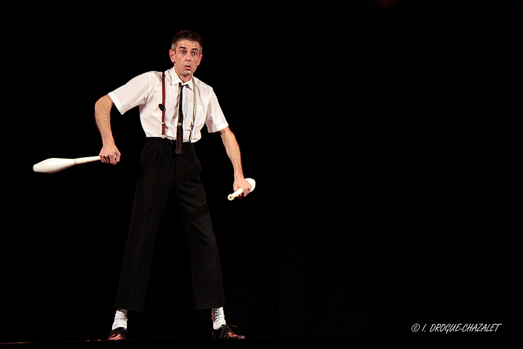 soirée Mimages fait son cirque à Saint-Sylvestre en Ardèche, festival du geste et du Mime, 2018, Mr Fly par Cédric Flahault