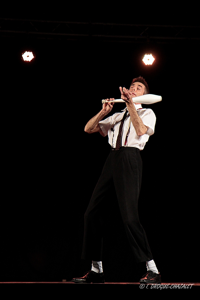 soirée Mimages fait son cirque à Saint-Sylvestre en Ardèche, festival du geste et du Mime, 2018, Mr Fly par Cédric Flahault