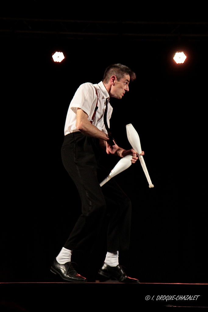 soirée Mimages fait son cirque à Saint-Sylvestre en Ardèche, festival du geste et du Mime, 2018, Mr Fly par Cédric Flahault