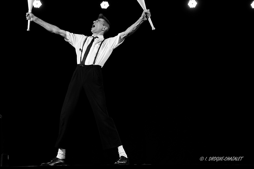 soirée Mimages fait son cirque à Saint-Sylvestre en Ardèche, festival du geste et du Mime, 2018, Mr Fly par Cédric Flahault