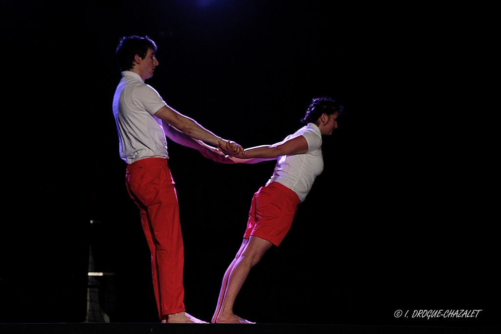 soirée Mimages fait son cirque à Saint-Sylvestre en Ardèche, festival du geste et du Mime, 2018, compagnie Non de non