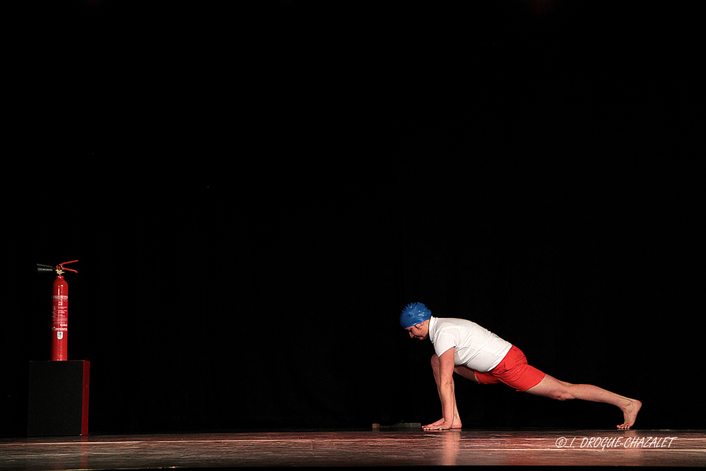 soirée Mimages fait son cirque à Saint-Sylvestre en Ardèche, festival du geste et du Mime, 2018, compagnie Non de non