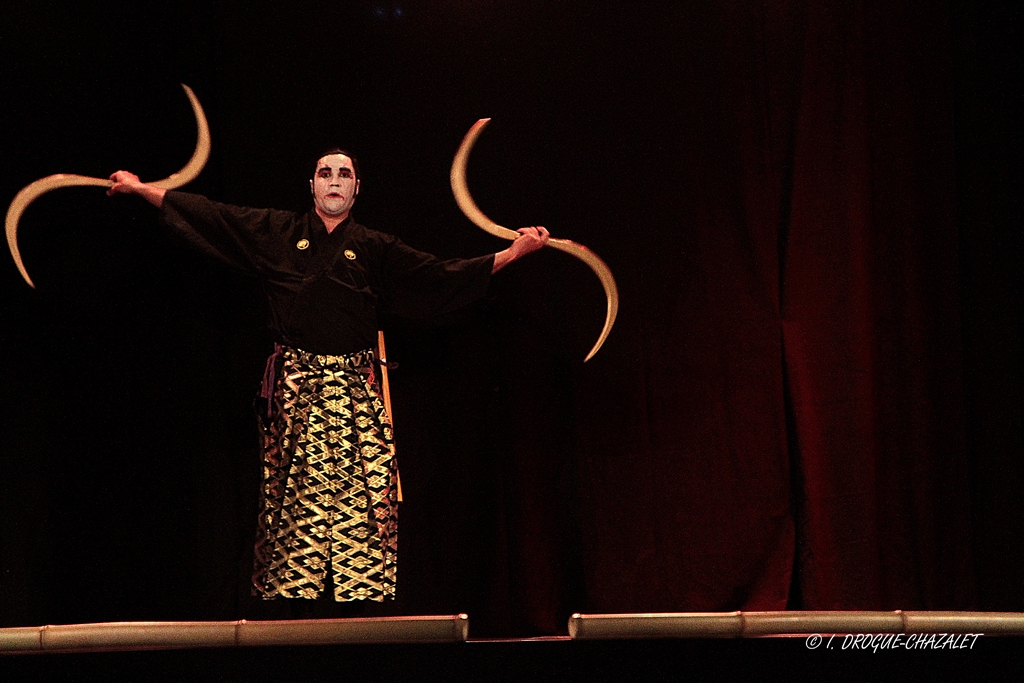 soirée Mimages fait son cirque à Saint-Sylvestre en Ardèche, festival du geste et du Mime, 2018, Shintaï Jonglo