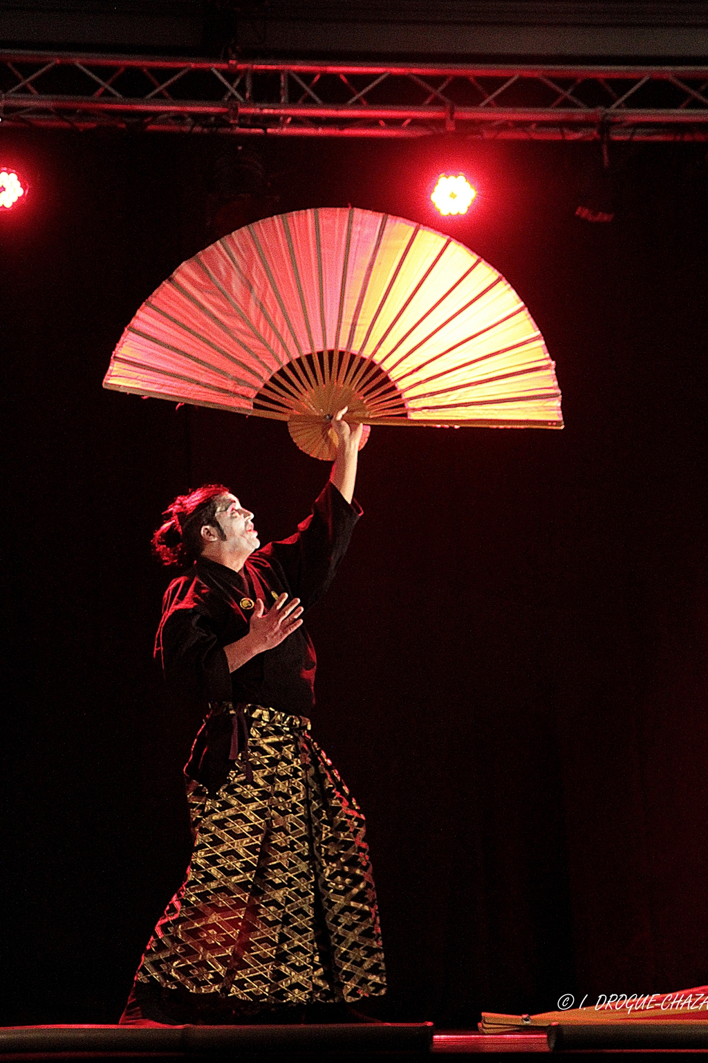 soirée Mimages fait son cirque à Saint-Sylvestre en Ardèche, festival du geste et du Mime, 2018, Shintaï Jonglo