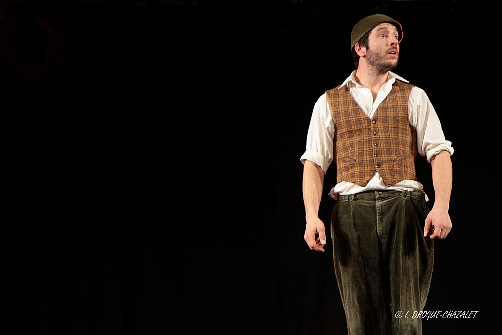 soirée Mimages fait son cirque à Saint-Sylvestre en Ardèche, festival du geste et du Mime, 2018, Pochtromorphose par la compagnie la Vrille