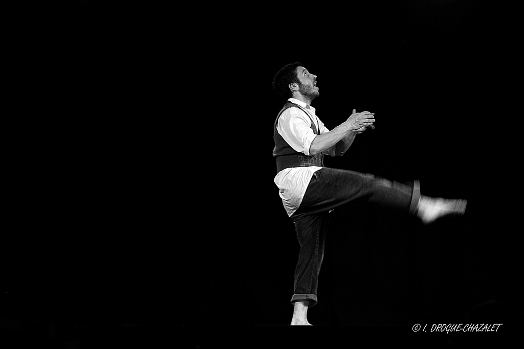 soirée Mimages fait son cirque à Saint-Sylvestre en Ardèche, festival du geste et du Mime, 2018, Pochtromorphose par la compagnie la Vrille