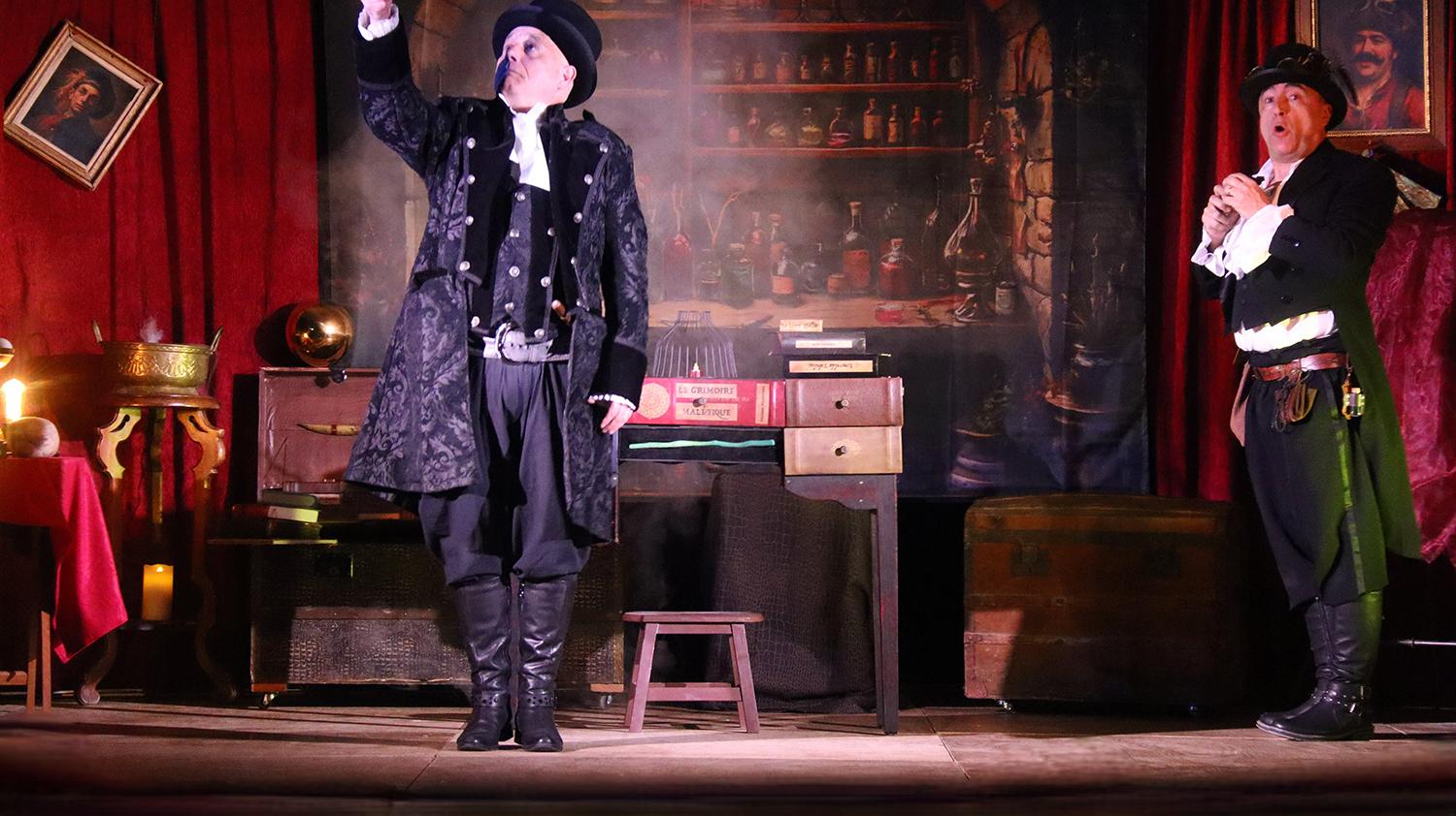 Spectacle de la compagnie Zinzoline, "la guilde des enchanteurs"