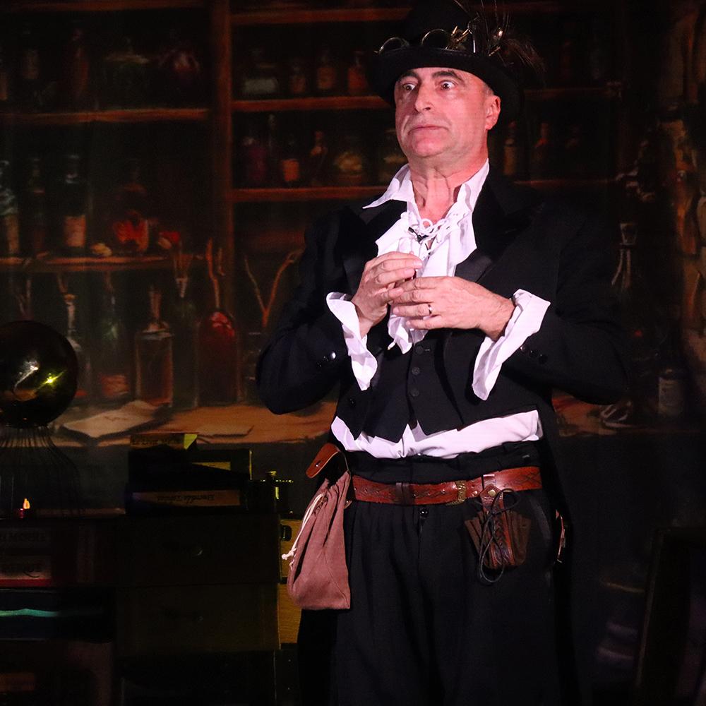 Spectacle de la compagnie Zinzoline, "la guilde des enchanteurs"