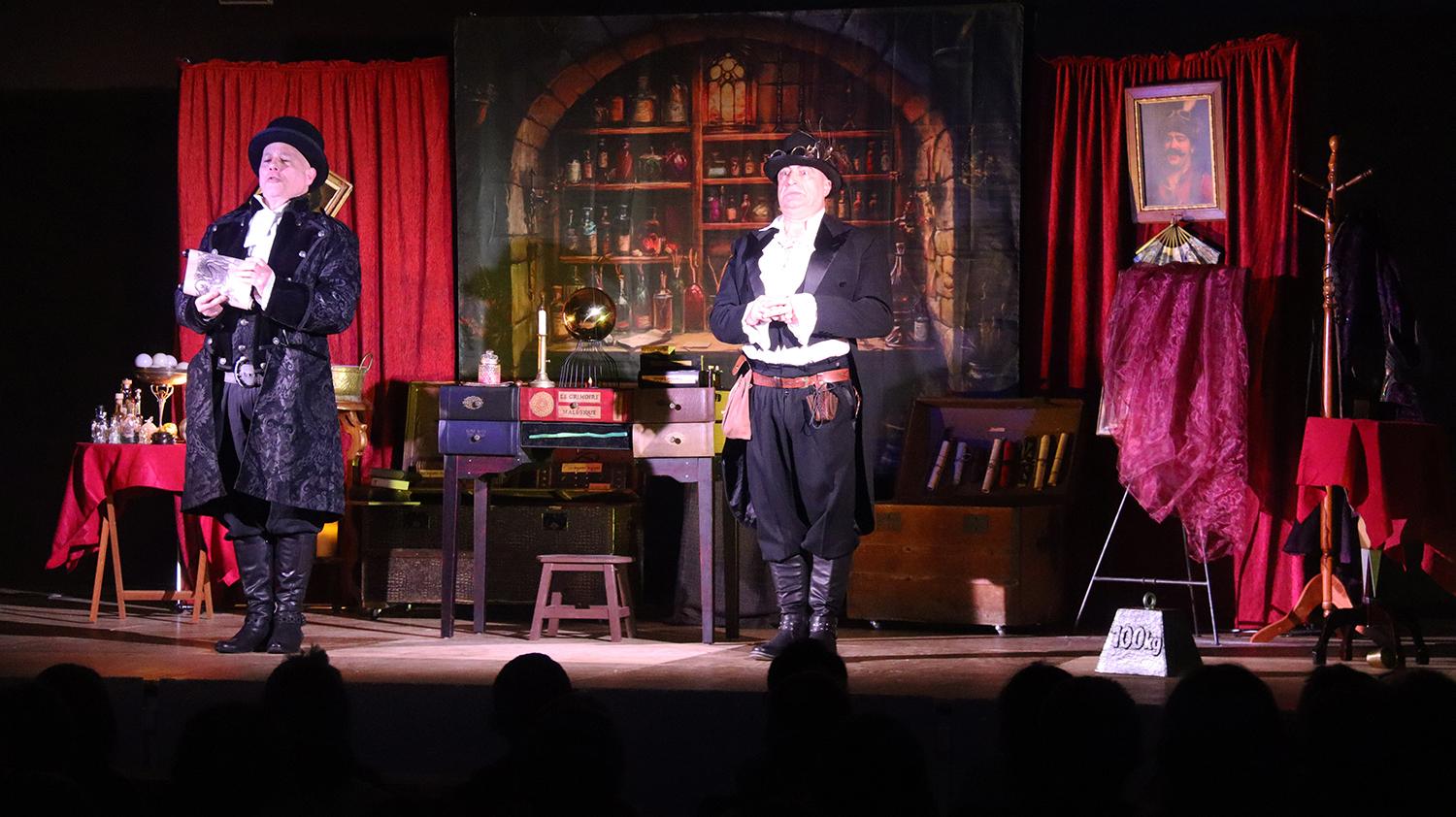 Spectacle de la compagnie Zinzoline, "la guilde des enchanteurs"