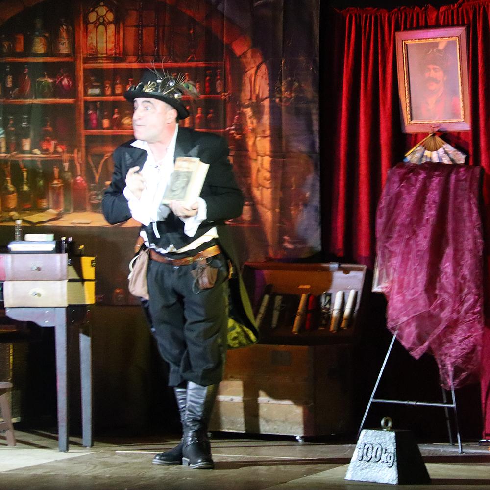Spectacle de la compagnie Zinzoline, "la guilde des enchanteurs"
