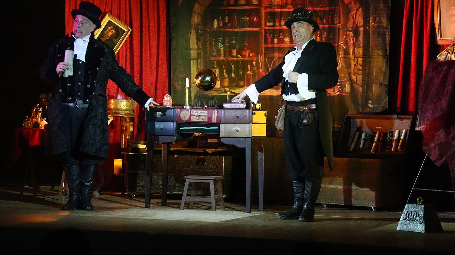 Spectacle de la compagnie Zinzoline, "la guilde des enchanteurs"