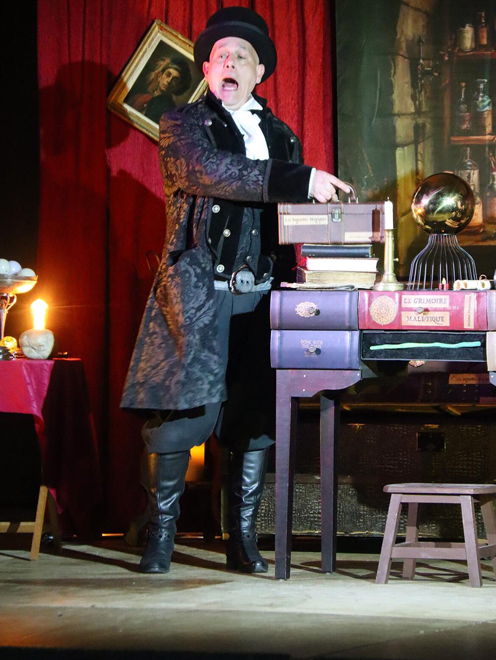 Spectacle de la compagnie Zinzoline, "la guilde des enchanteurs"