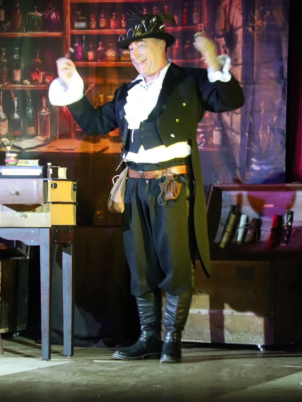 Spectacle de la compagnie Zinzoline, "la guilde des enchanteurs"