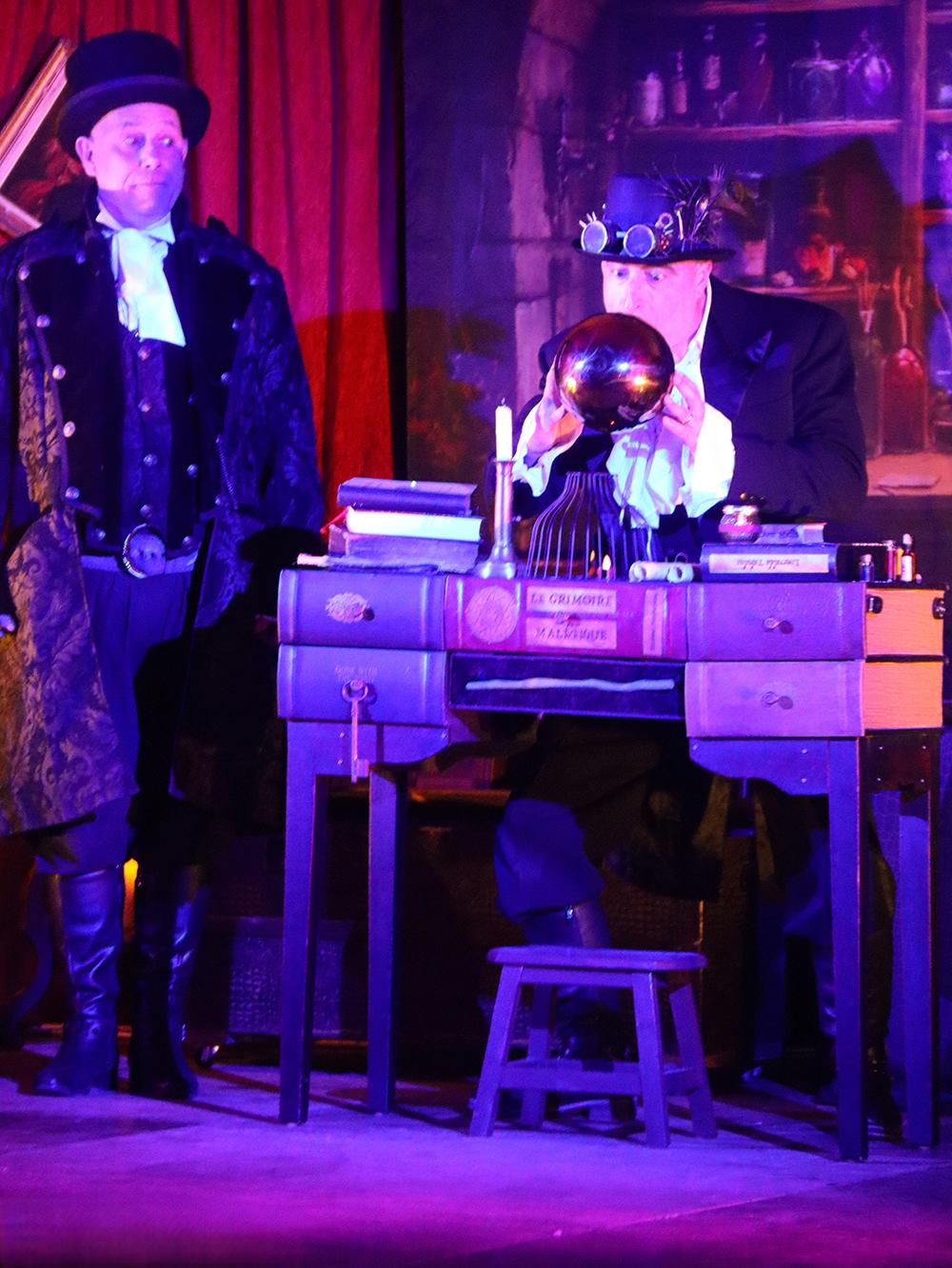 Spectacle de la compagnie Zinzoline, "la guilde des enchanteurs"